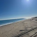 شقة Beautiful Beachfront